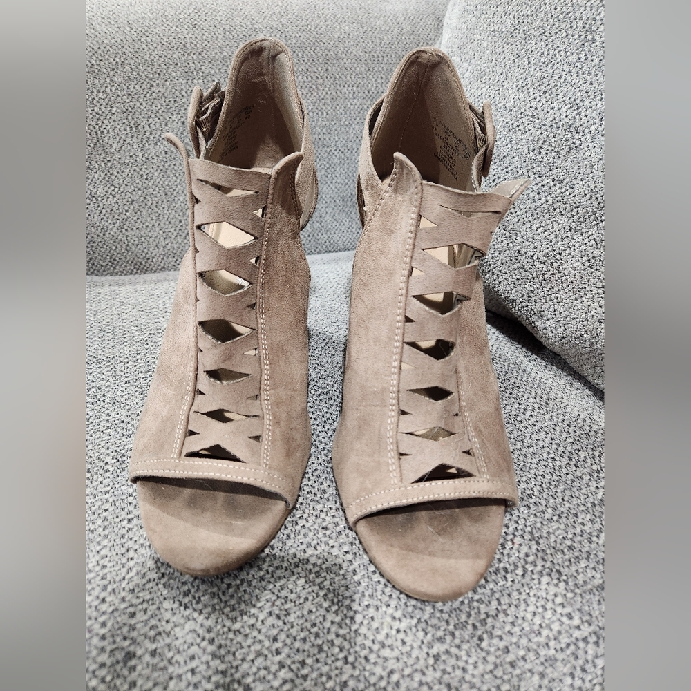 Gently worn heals